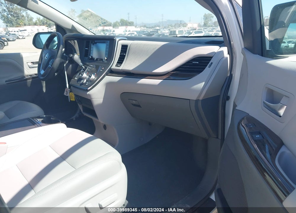 2018 TOYOTA SIENNA XLE 8 PASSENGER VIN: 5TDYZ3DC5JS921403
