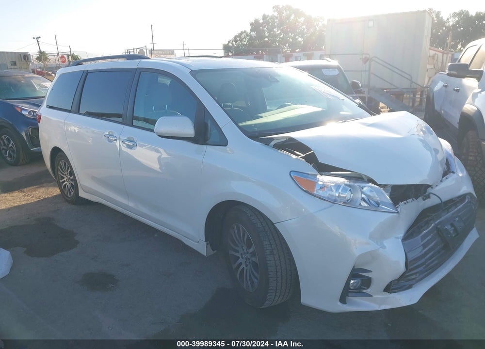 2018 TOYOTA SIENNA XLE 8 PASSENGER VIN: 5TDYZ3DC5JS921403