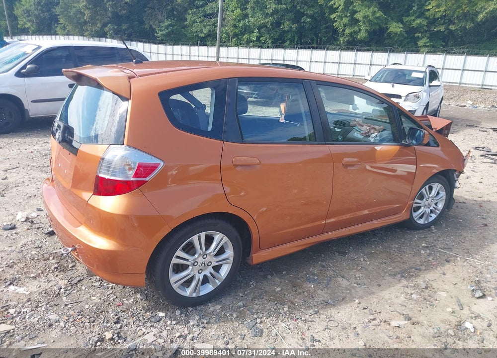 2011 HONDA FIT SPORT VIN: JHMGE8H57BC012077