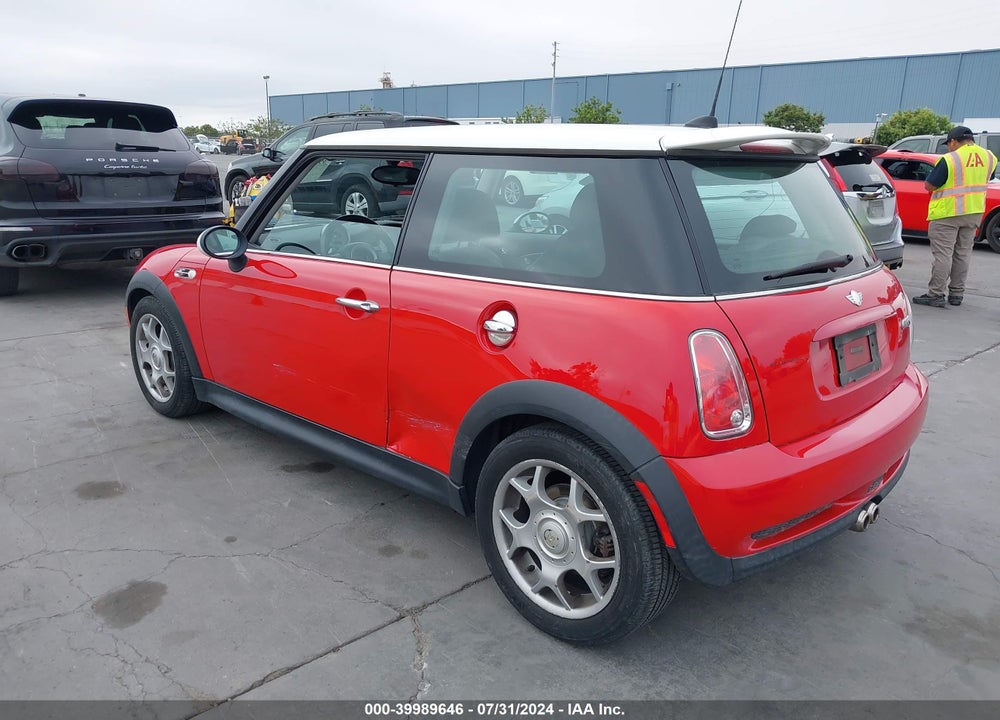 2006 MINI COOPER S VIN: WMWRE335X6TJ35671
