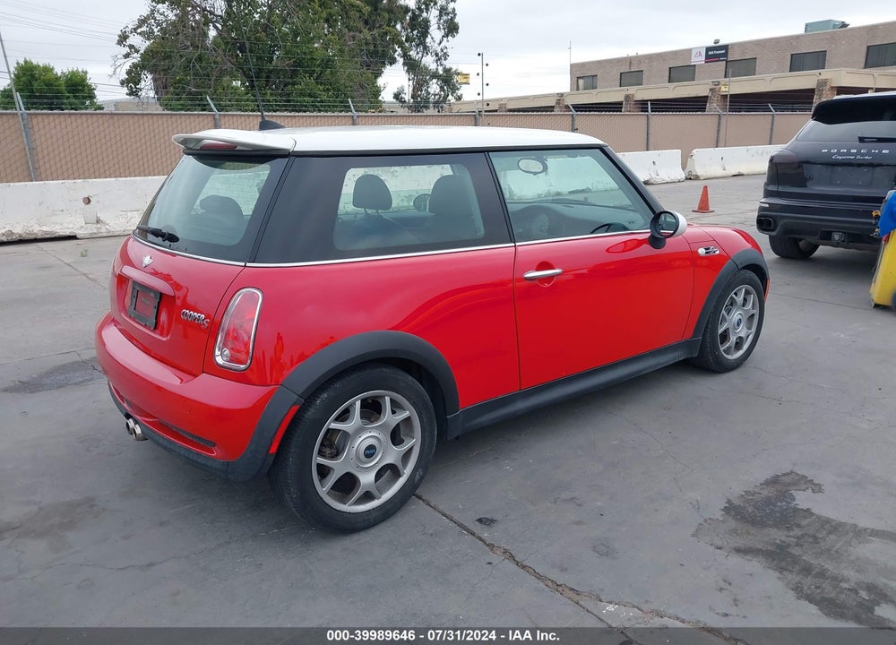 2006 MINI COOPER S VIN: WMWRE335X6TJ35671