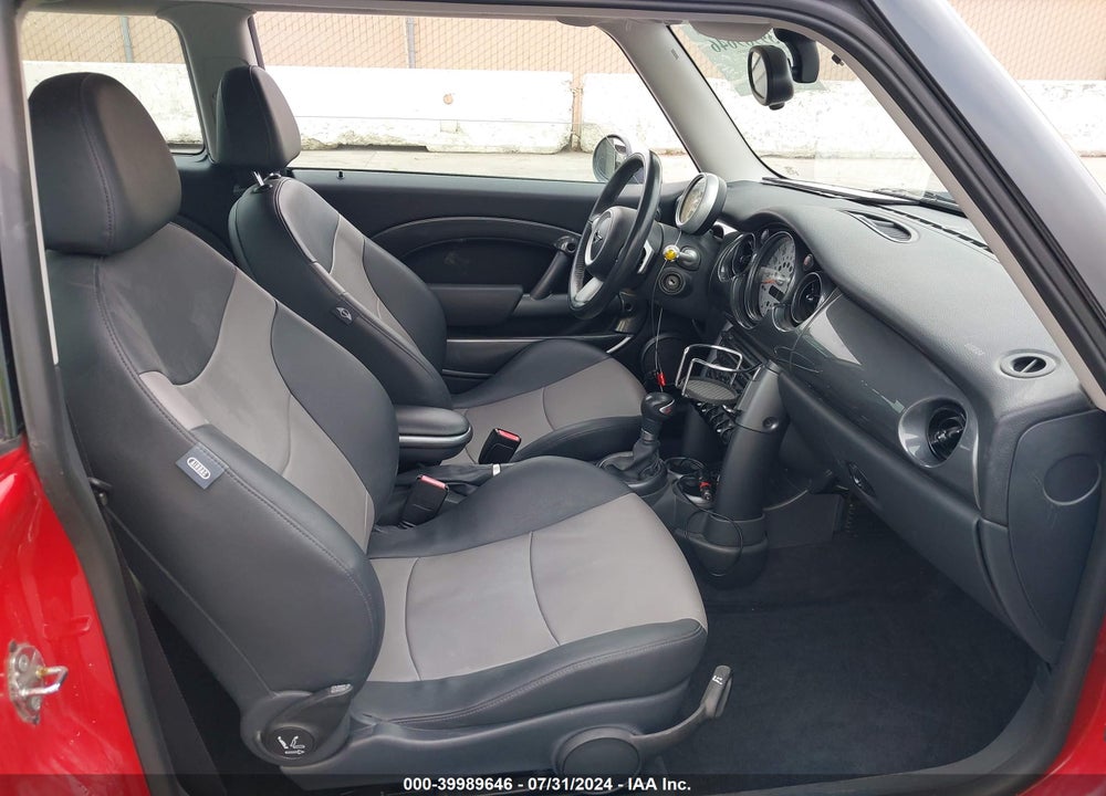 2006 MINI COOPER S VIN: WMWRE335X6TJ35671