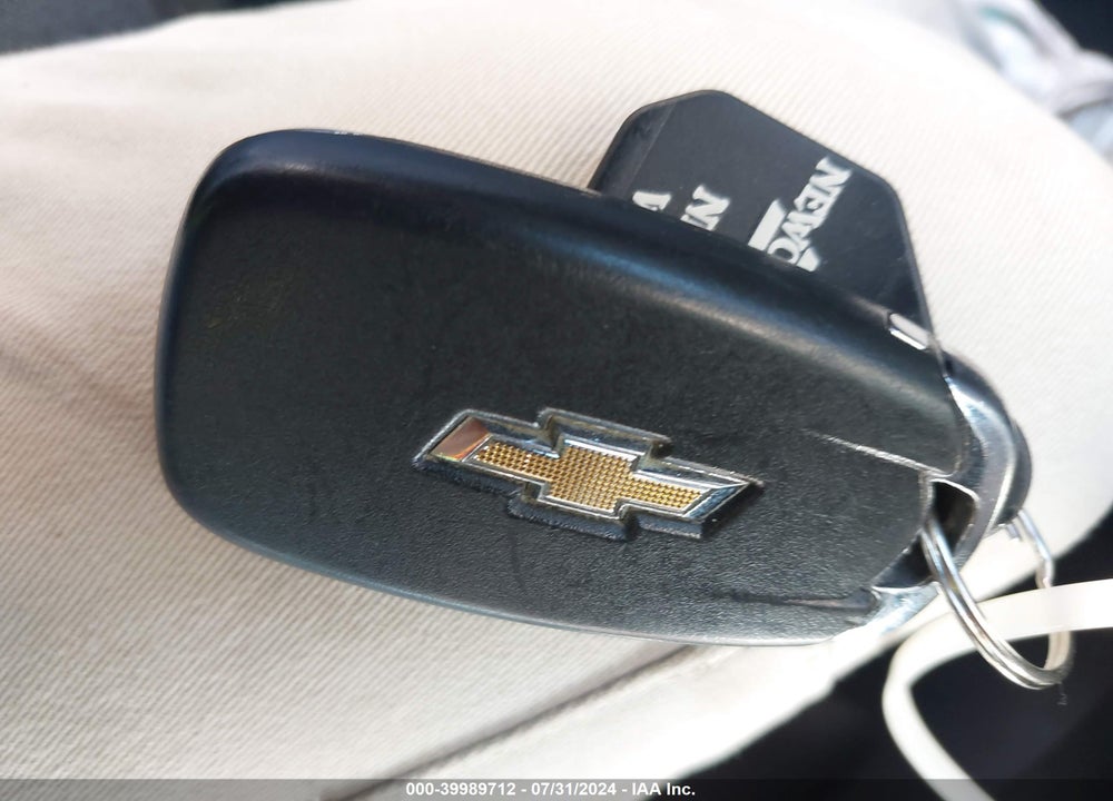 2019 CHEVROLET EQUINOX VIN: 3GNAXUEV2KS657820