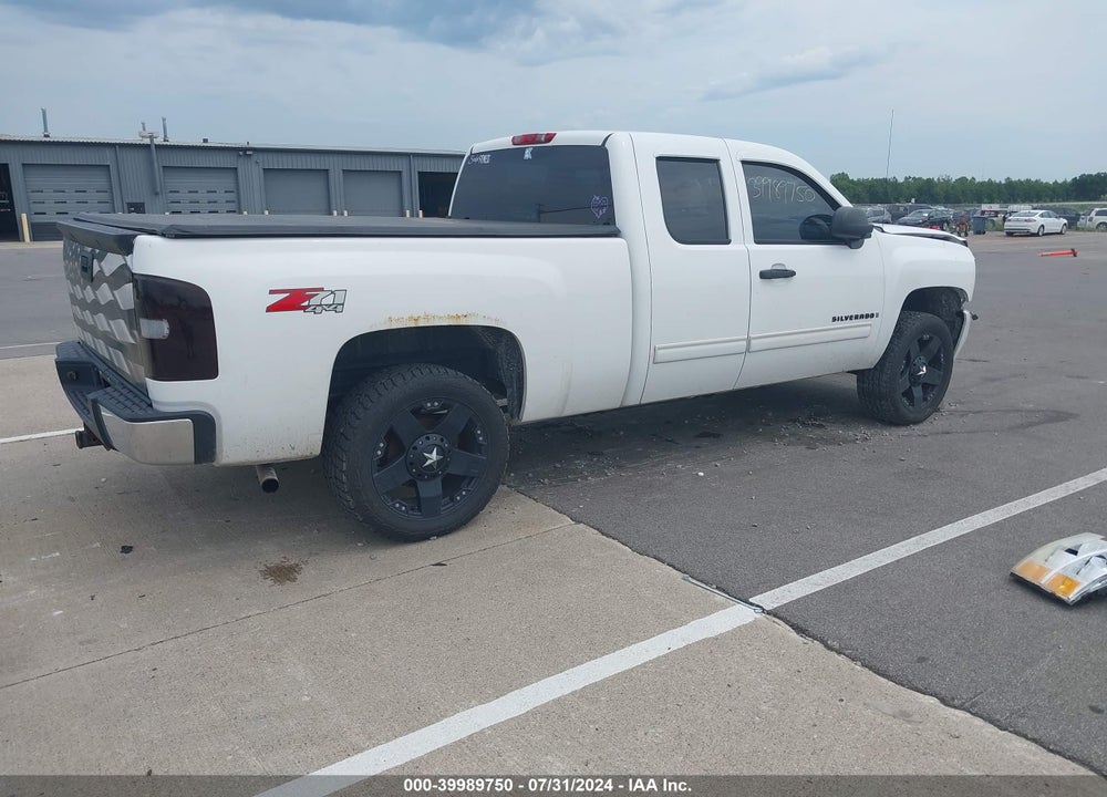 2009 CHEVROLET SILVERADO 1500 LT VIN: 1GCEK29019Z261659