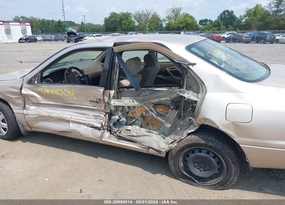 2000 TOYOTA CAMRY LE VIN: JT2BG22K8Y0447470