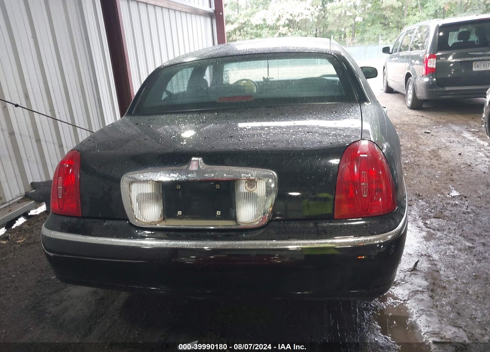 1999 LINCOLN TOWN CAR SIGNATURE VIN: 1LNHM82W2XY619701
