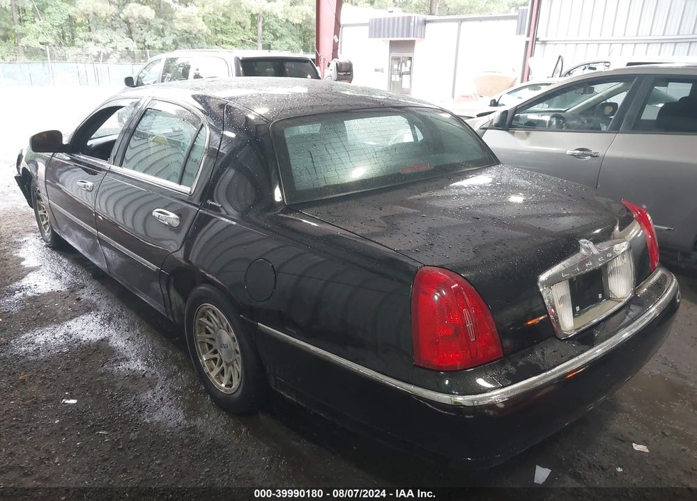 1999 LINCOLN TOWN CAR SIGNATURE VIN: 1LNHM82W2XY619701