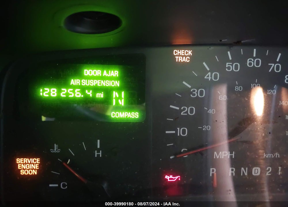 1999 LINCOLN TOWN CAR SIGNATURE VIN: 1LNHM82W2XY619701