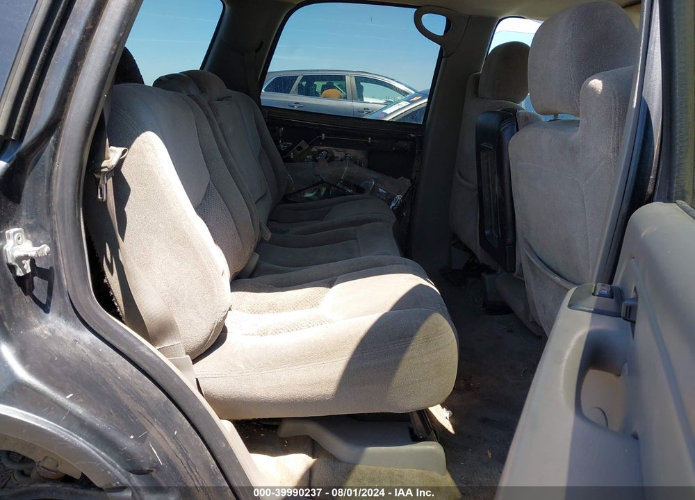 2004 CHEVROLET TAHOE LS VIN: 1GNEC13V24J196931