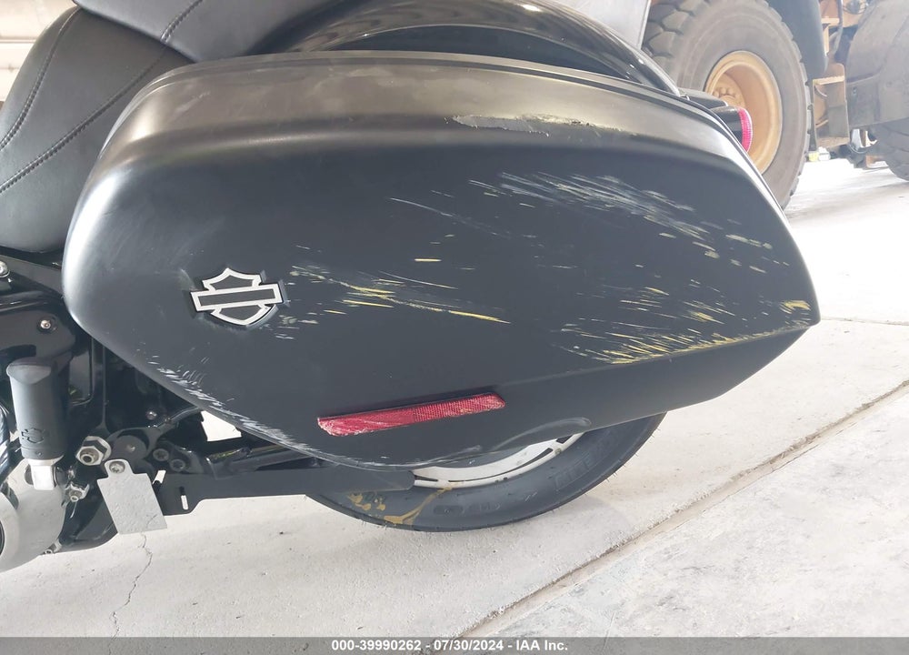 2018 HARLEY-DAVIDSON FLSB / SPORT GLIDE VIN: 1HD1YMJ22JC034928