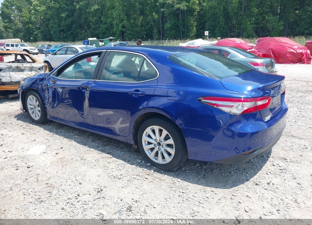 2018 TOYOTA CAMRY LE VIN: 4T1B11HK4JU569005