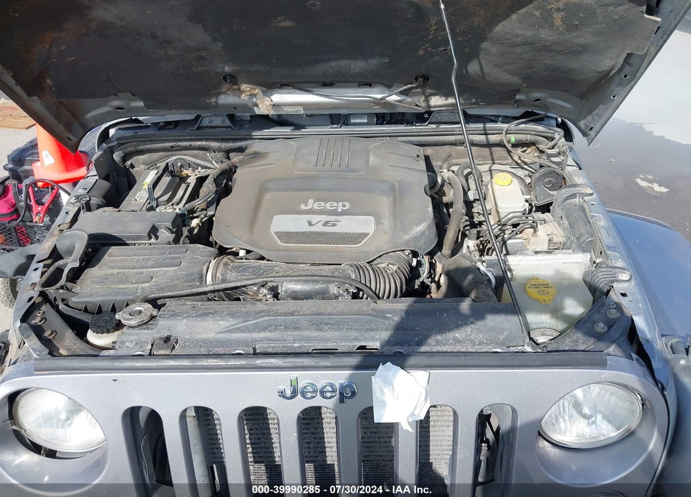 2014 JEEP WRANGLER UNLIMITED SAHARA VIN: 1C4BJWEG2EL157338
