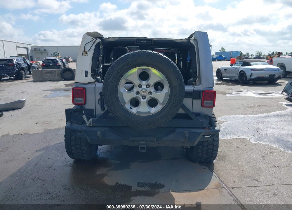 2014 JEEP WRANGLER UNLIMITED SAHARA VIN: 1C4BJWEG2EL157338