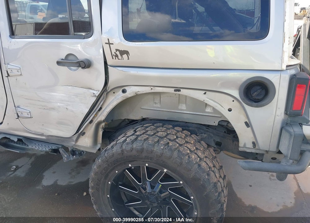 2014 JEEP WRANGLER UNLIMITED SAHARA VIN: 1C4BJWEG2EL157338