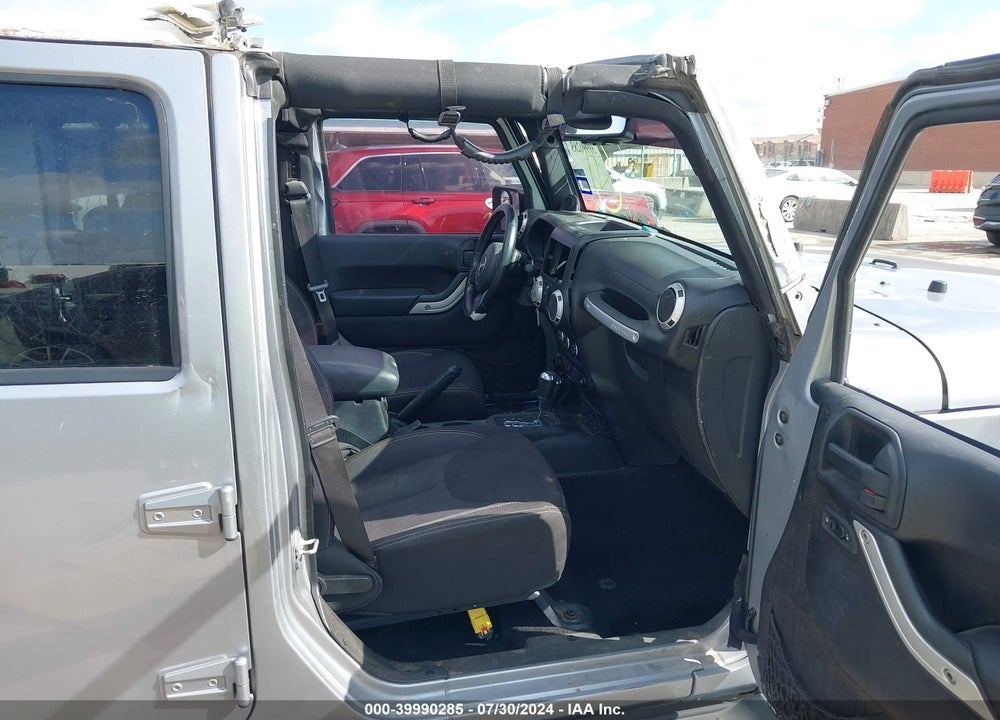 2014 JEEP WRANGLER UNLIMITED SAHARA VIN: 1C4BJWEG2EL157338