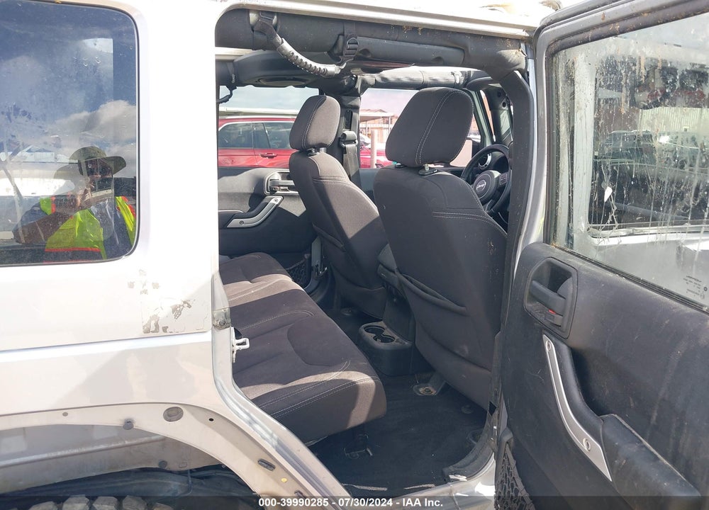 2014 JEEP WRANGLER UNLIMITED SAHARA VIN: 1C4BJWEG2EL157338