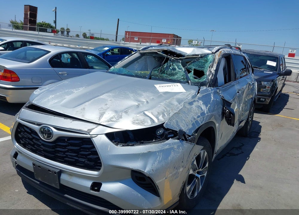2022 TOYOTA HIGHLANDER XLE VIN: 5TDHZRAH7NS093430