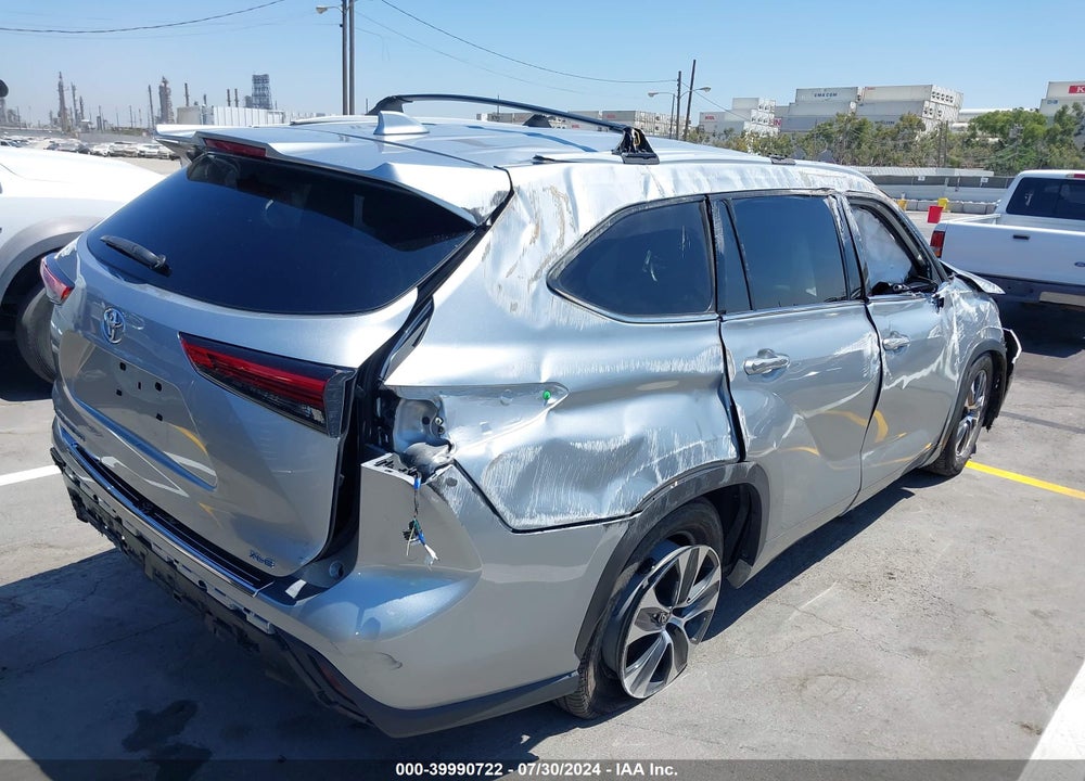 2022 TOYOTA HIGHLANDER XLE VIN: 5TDHZRAH7NS093430