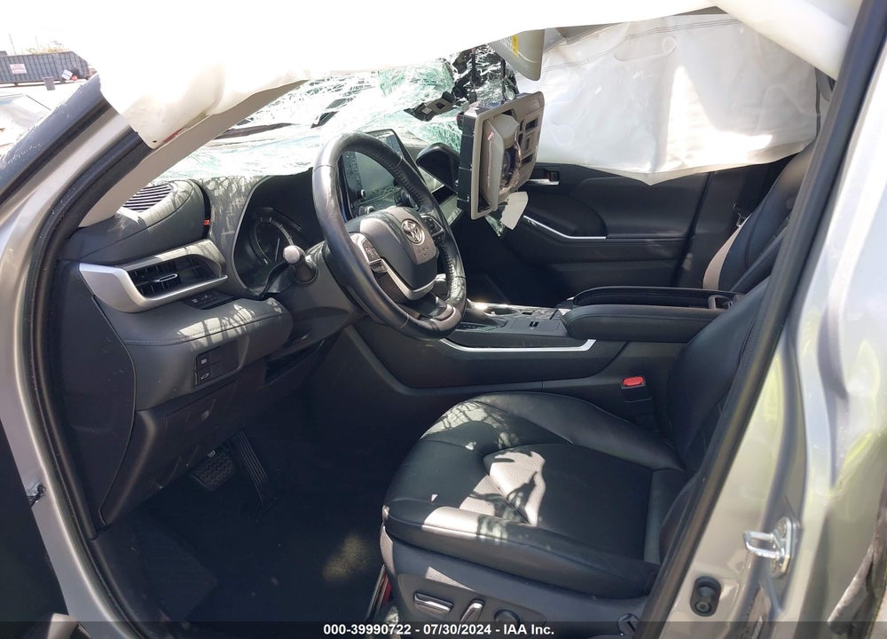 2022 TOYOTA HIGHLANDER XLE VIN: 5TDHZRAH7NS093430