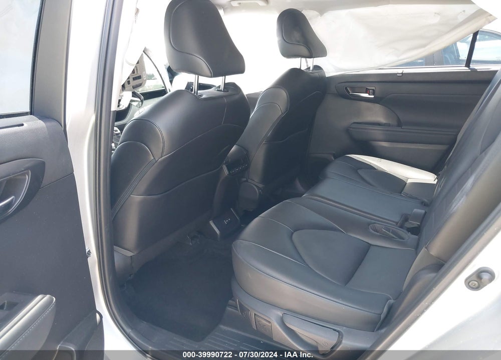 2022 TOYOTA HIGHLANDER XLE VIN: 5TDHZRAH7NS093430