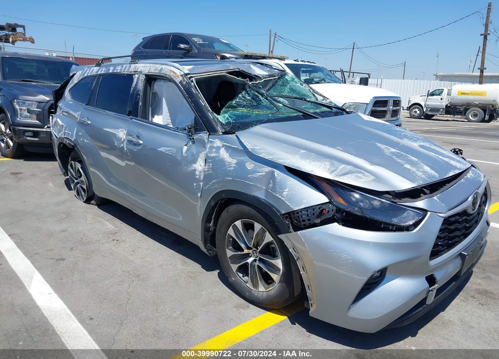 2022 TOYOTA HIGHLANDER XLE VIN: 5TDHZRAH7NS093430