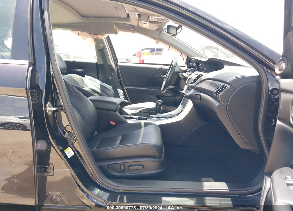2015 HONDA ACCORD VIN: 1HGCR2F82FA063388