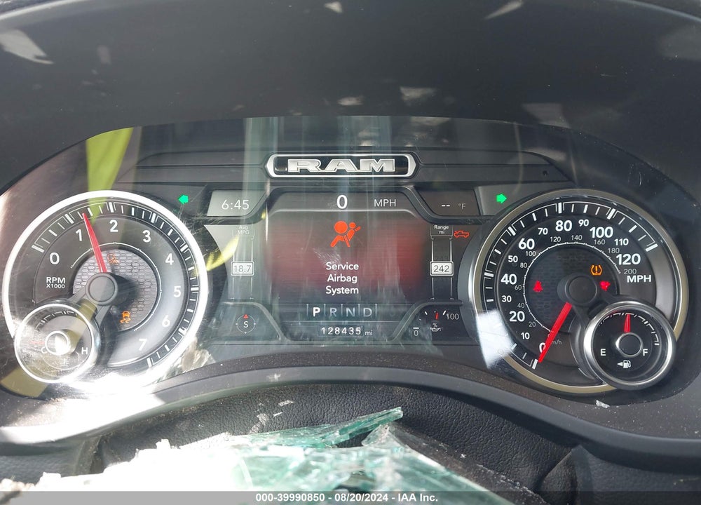2019 RAM 1500 LAIE  4X4 5'7 BOX VIN: 1C6SRFJT4KN513209