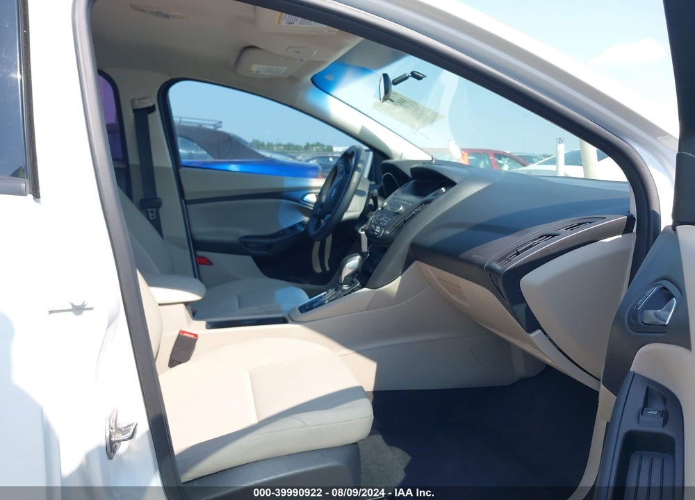 2018 FORD FOCUS SE VIN: 1FADP3F29JL262130