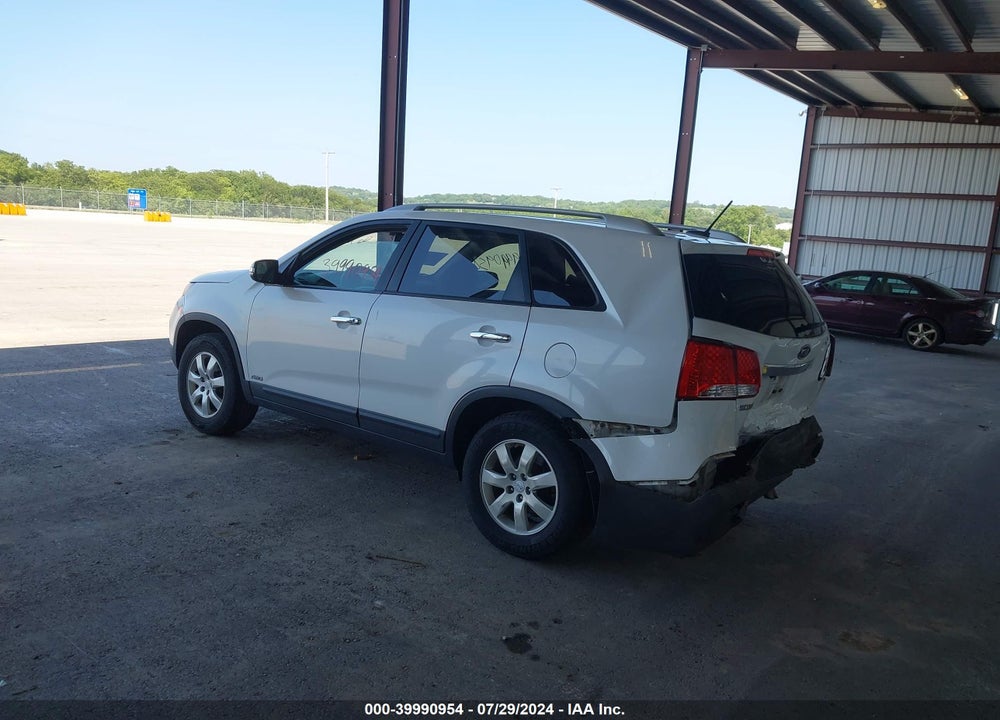2011 KIA SORENTO LX VIN: 5XYKTCA18BG136947