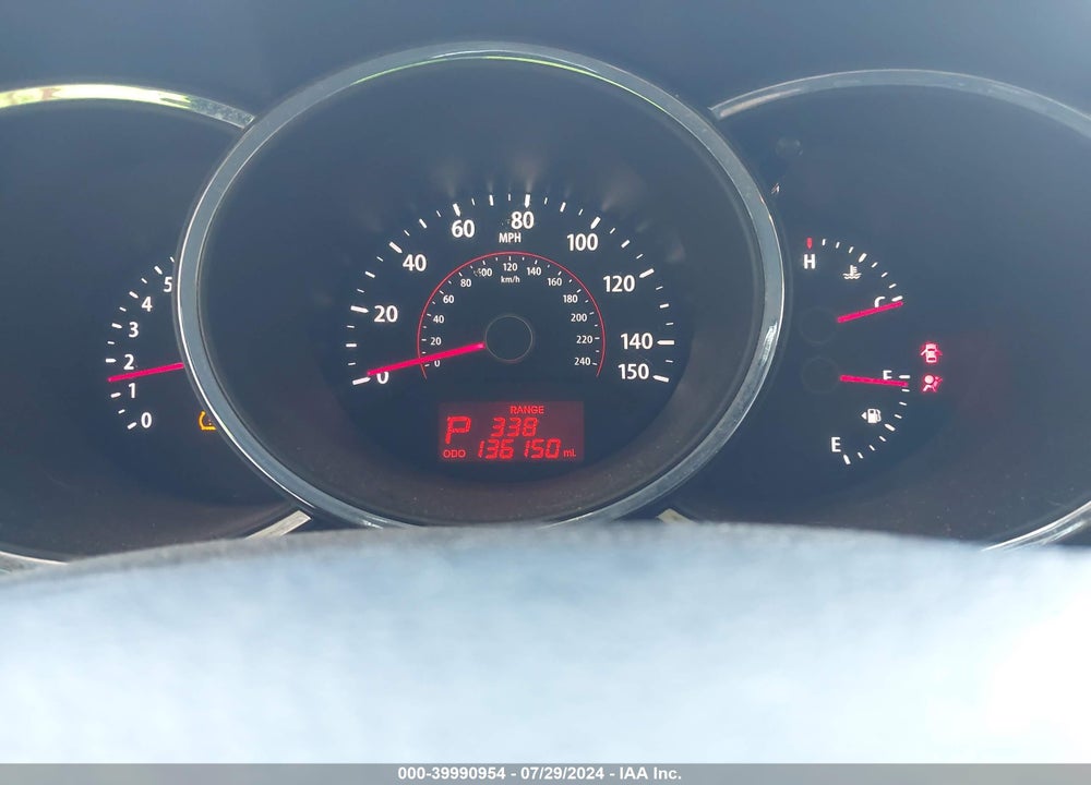 2011 KIA SORENTO LX VIN: 5XYKTCA18BG136947