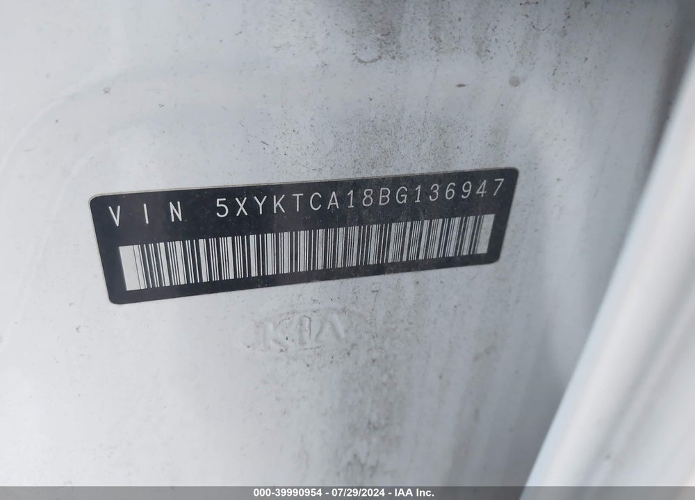 2011 KIA SORENTO LX VIN: 5XYKTCA18BG136947