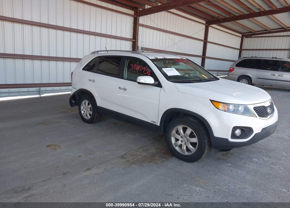2011 KIA SORENTO LX VIN: 5XYKTCA18BG136947