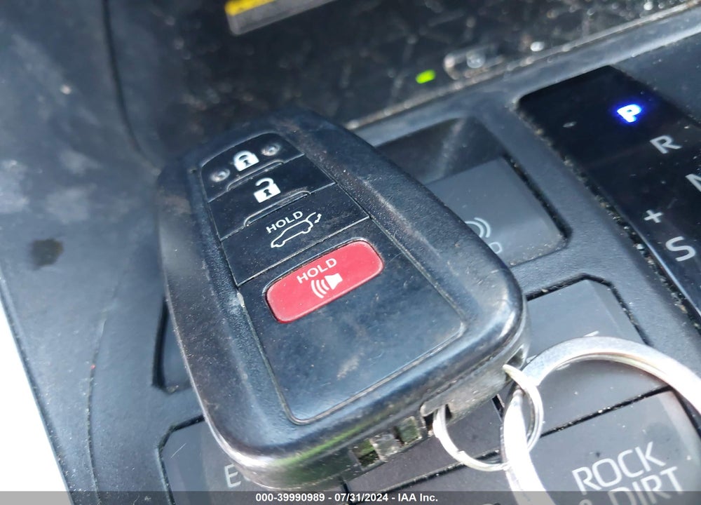 2019 TOYOTA RAV4 XLE PREMIUM VIN: JTMA1RFV7KD513606