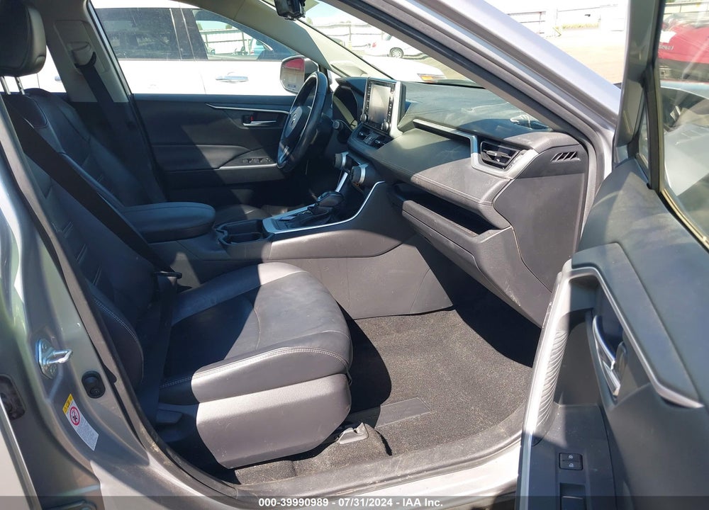 2019 TOYOTA RAV4 XLE PREMIUM VIN: JTMA1RFV7KD513606