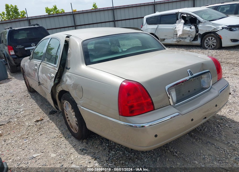 2011 LINCOLN TOWN CAR SIGNATURE LIMITED VIN: 2LNBL8CVXBX761009