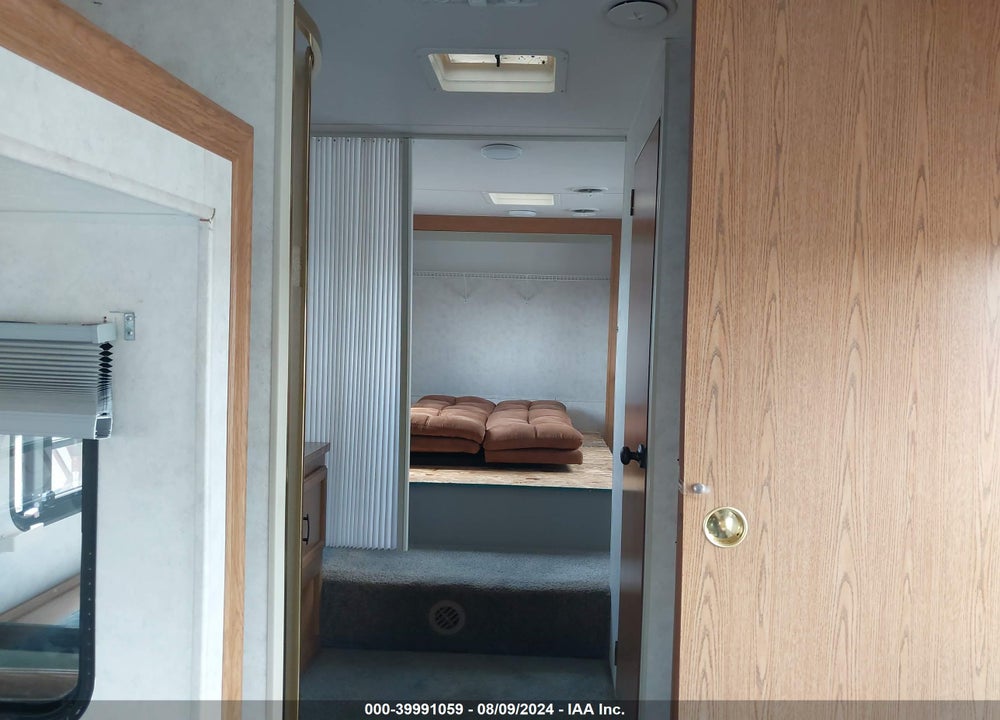 1998 5TH WHEEL KZ SPORTSMAN  TRAVEL TRAILER VIN: 4EZFS3026WS076521