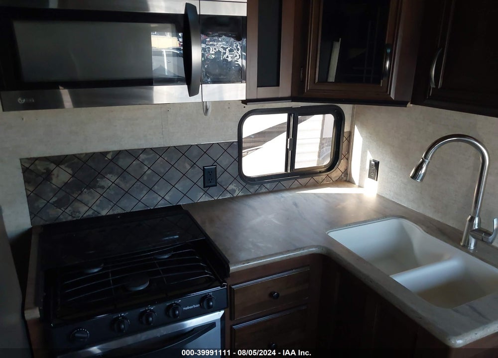 2017 FOREST RIVER SANDPIPER VIN: 4X4FSAN2XHJ033415