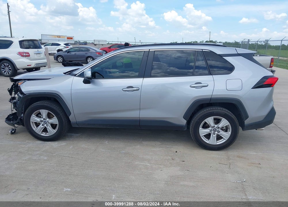 2019 TOYOTA RAV4 XLE VIN: JTMW1RFVXKD030603