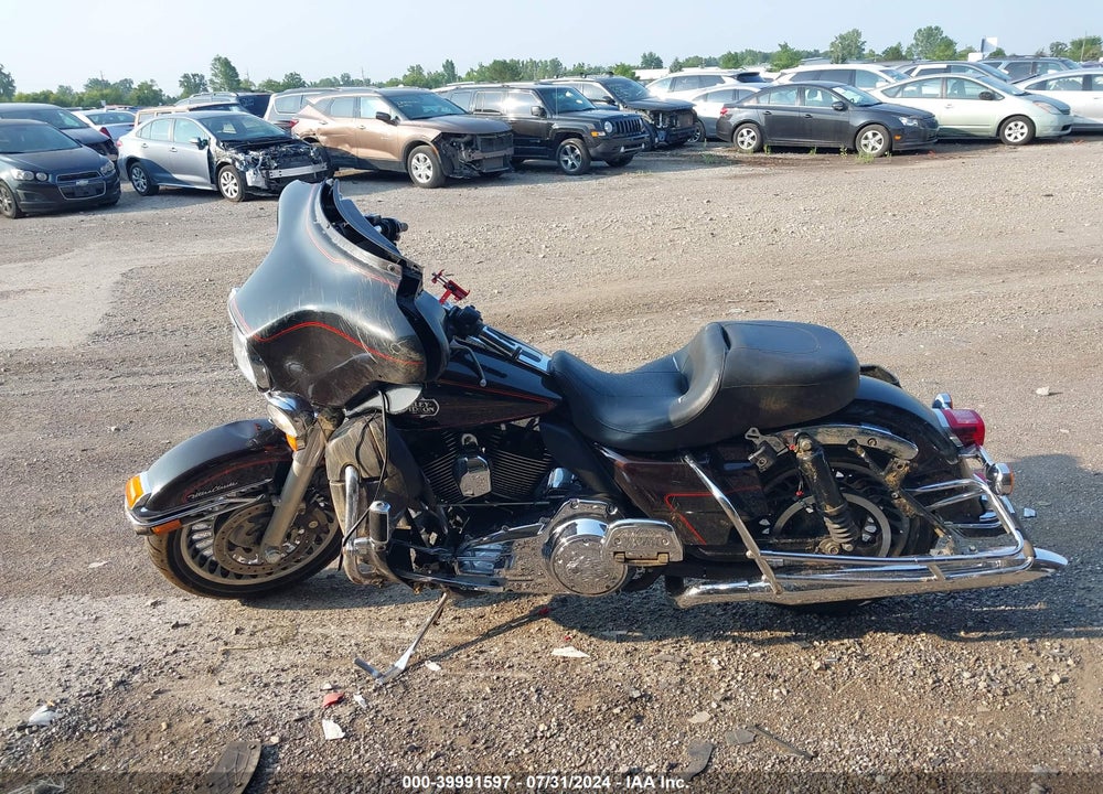 2011 HARLEY-DAVIDSON FLHTCU VIN: 1HD1FC413BB608785