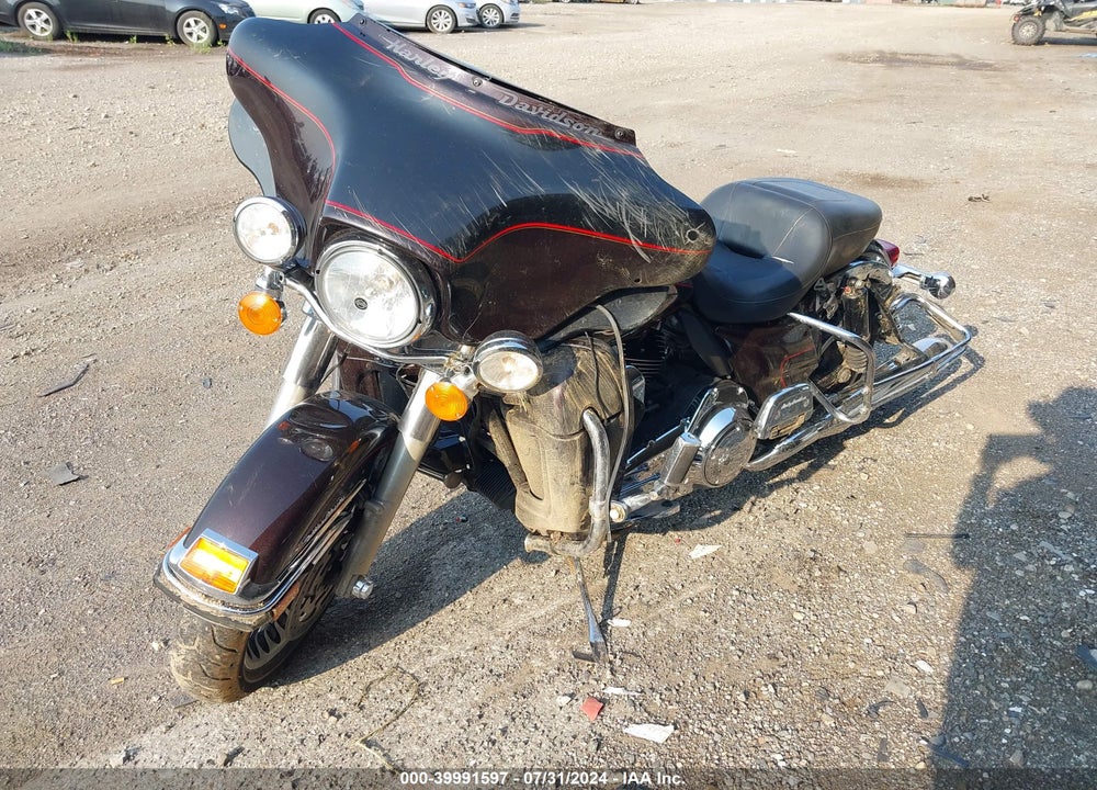 2011 HARLEY-DAVIDSON FLHTCU VIN: 1HD1FC413BB608785