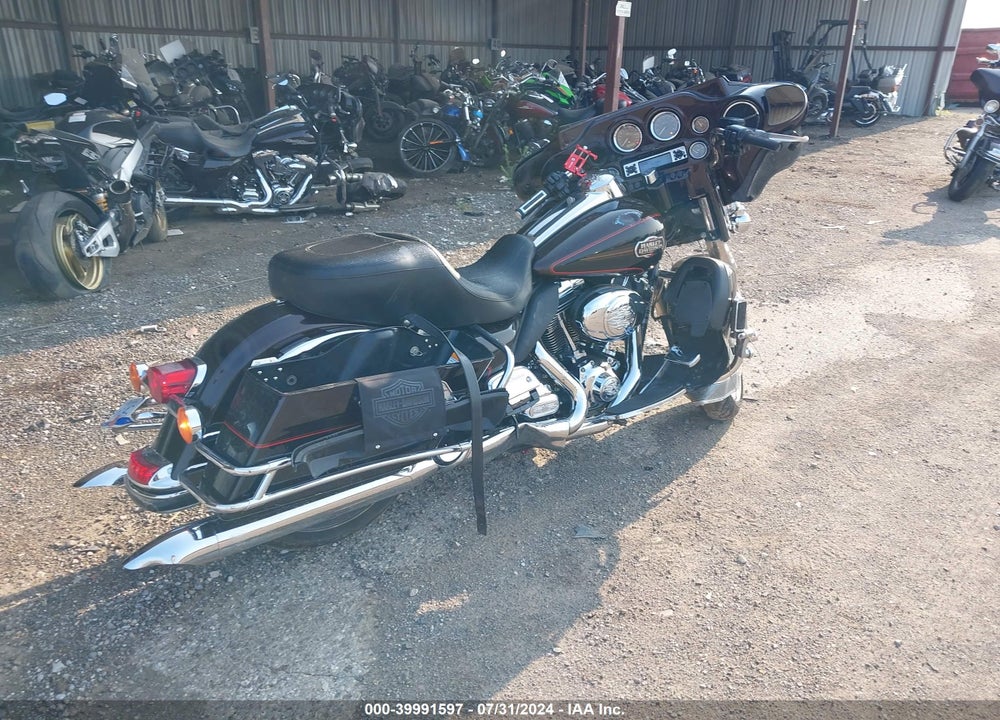 2011 HARLEY-DAVIDSON FLHTCU VIN: 1HD1FC413BB608785