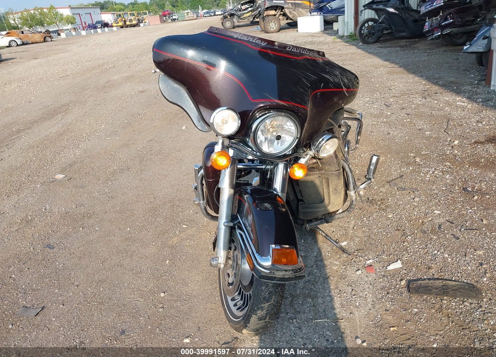 2011 HARLEY-DAVIDSON FLHTCU VIN: 1HD1FC413BB608785