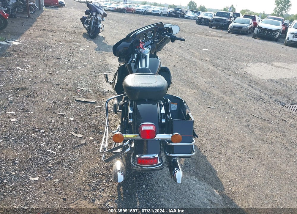 2011 HARLEY-DAVIDSON FLHTCU VIN: 1HD1FC413BB608785