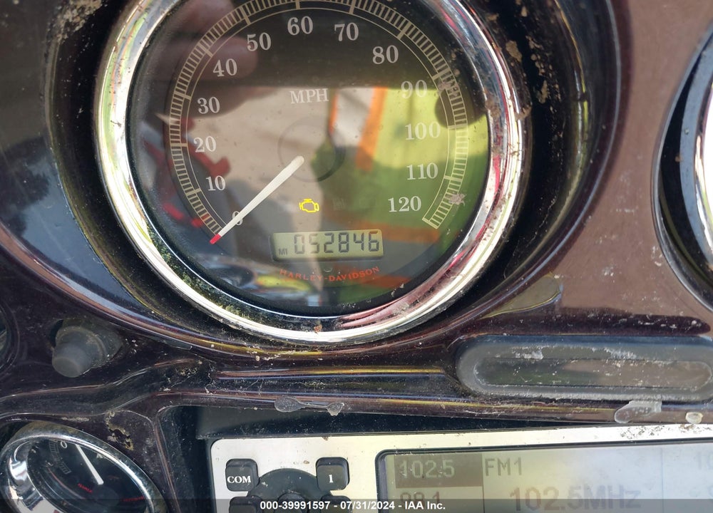2011 HARLEY-DAVIDSON FLHTCU VIN: 1HD1FC413BB608785