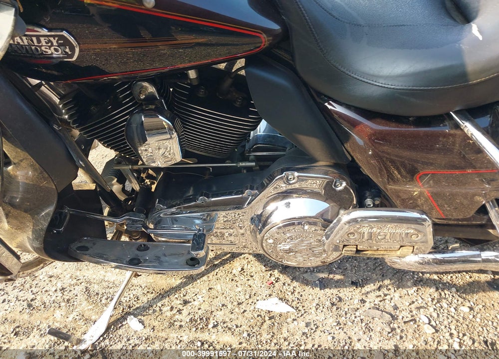 2011 HARLEY-DAVIDSON FLHTCU VIN: 1HD1FC413BB608785