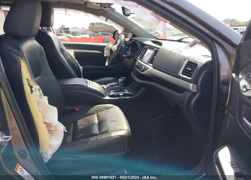 2015 TOYOTA HIGHLANDER XLE V6 VIN: 5TDJKRFH7FS192278