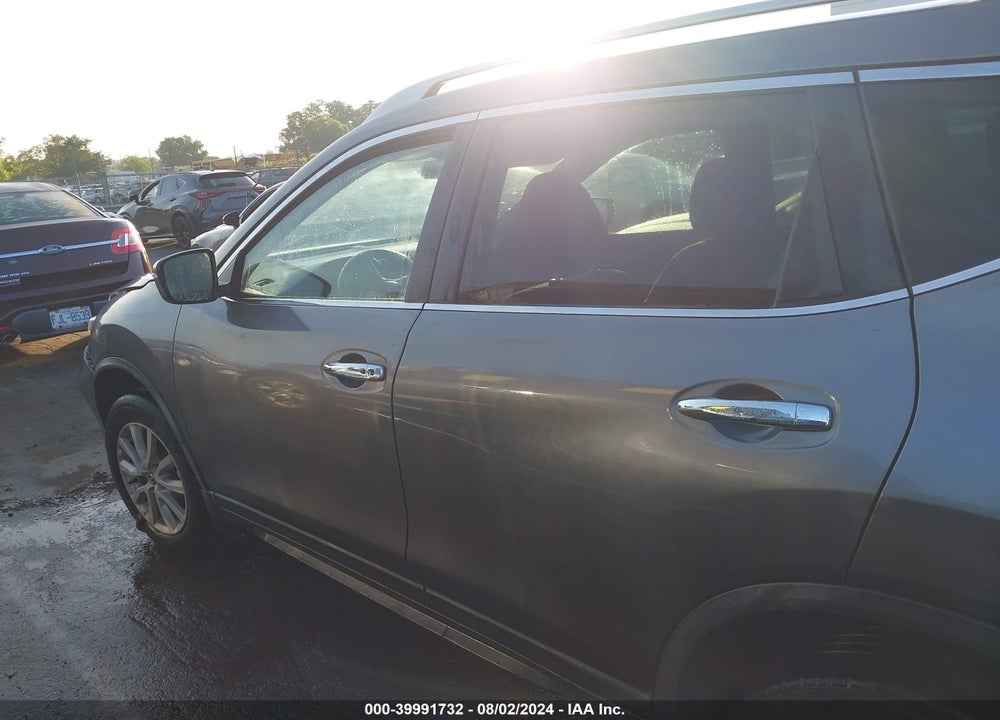 2018 NISSAN ROGUE SV VIN: KNMAT2MV1JP582504