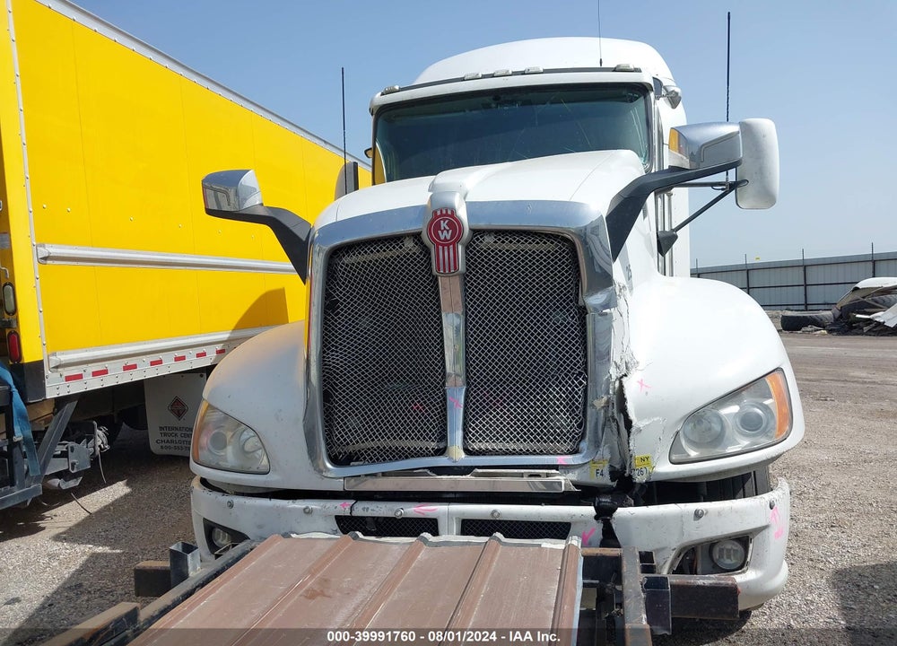 2010 KENWORTH T660 T660 VIN: 1XKAA49X3AJ272275