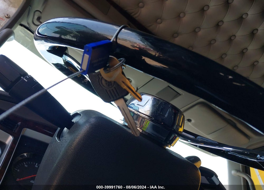 2010 KENWORTH T660 T660 VIN: 1XKAA49X3AJ272275