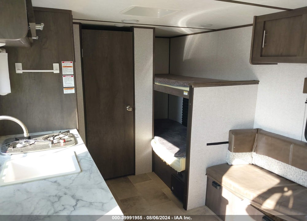 2021 COLEMAN BY DUTCHMAN LANTERN M-17B VIN: 4YDT17B17MH931477